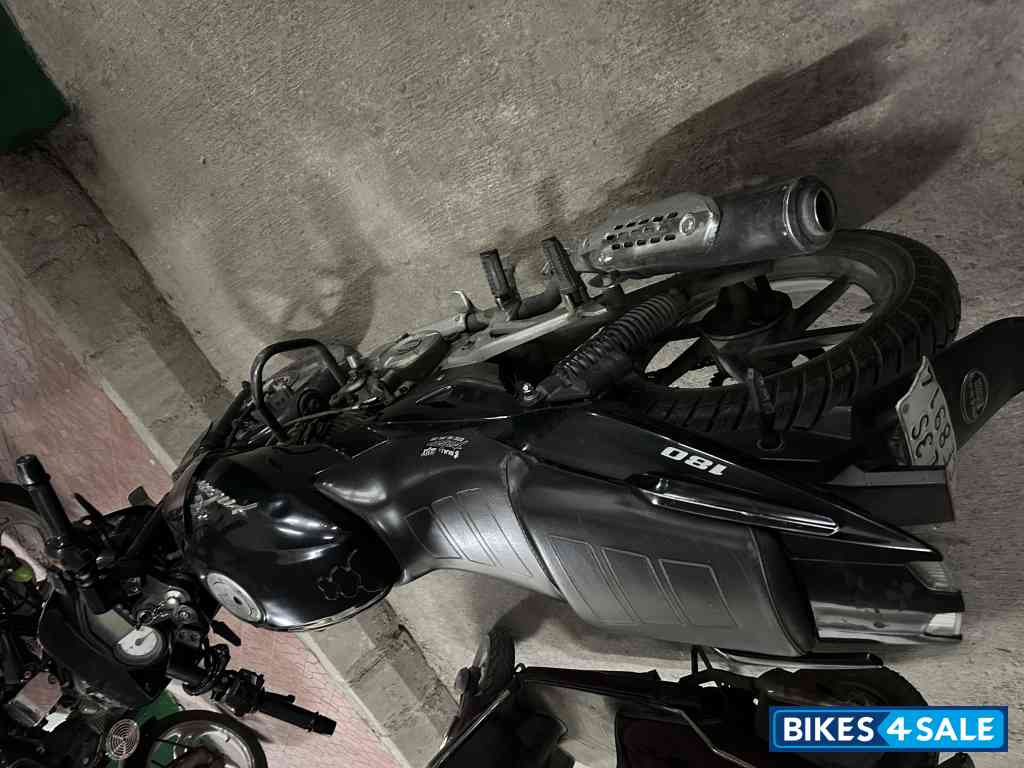 Bajaj Pulsar 180