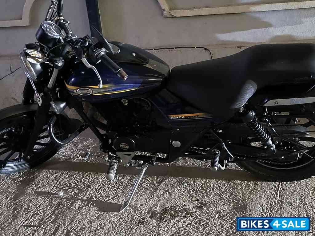 Blue Bajaj Avenger Street 150