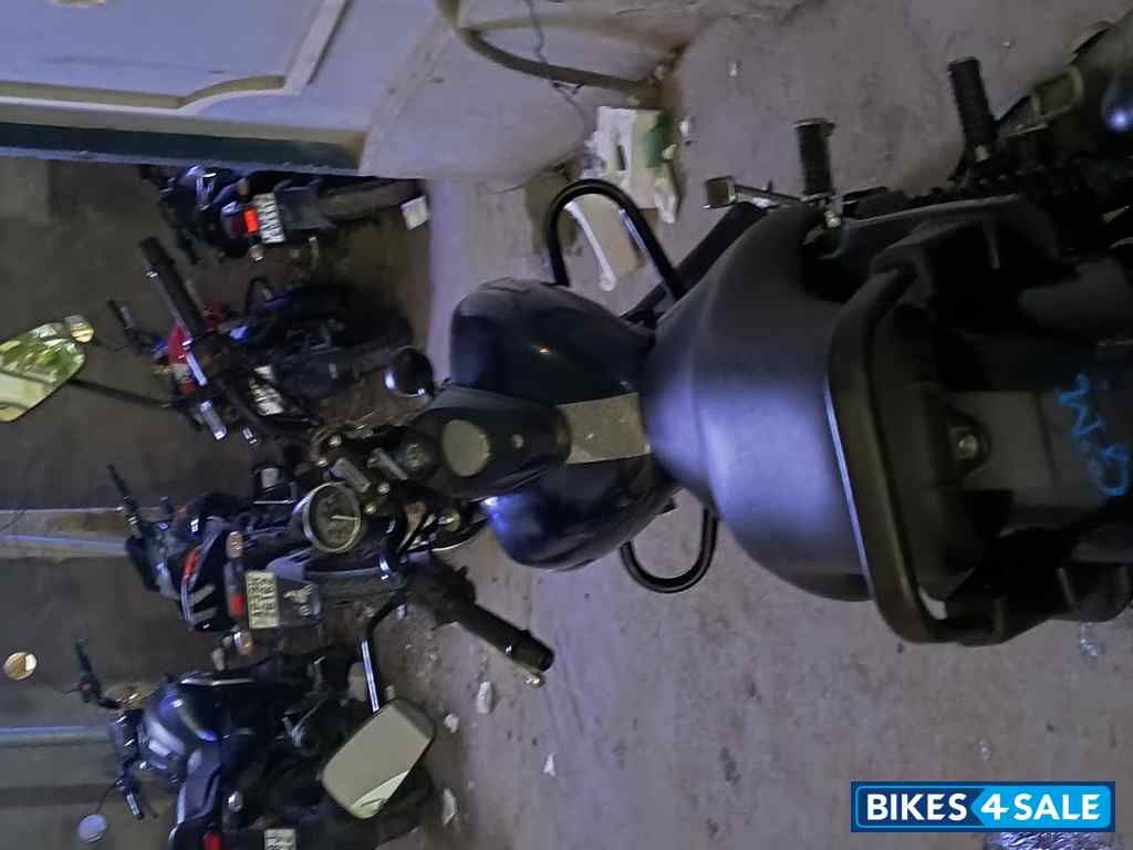 Blue Bajaj Avenger Street 150