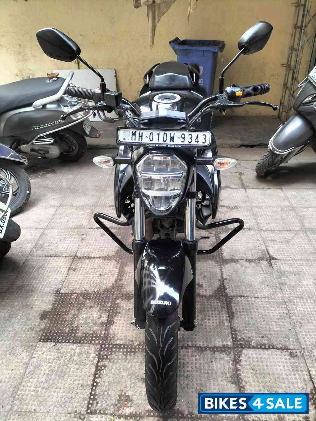 Black Suzuki Gixxer BS6