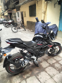 Black Suzuki Gixxer BS6
