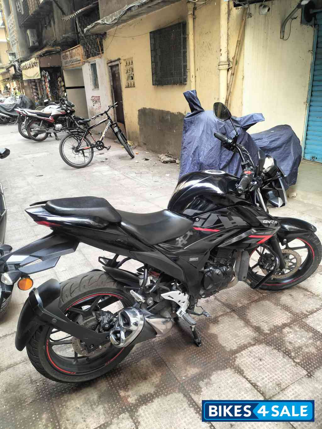 Black Suzuki Gixxer BS6