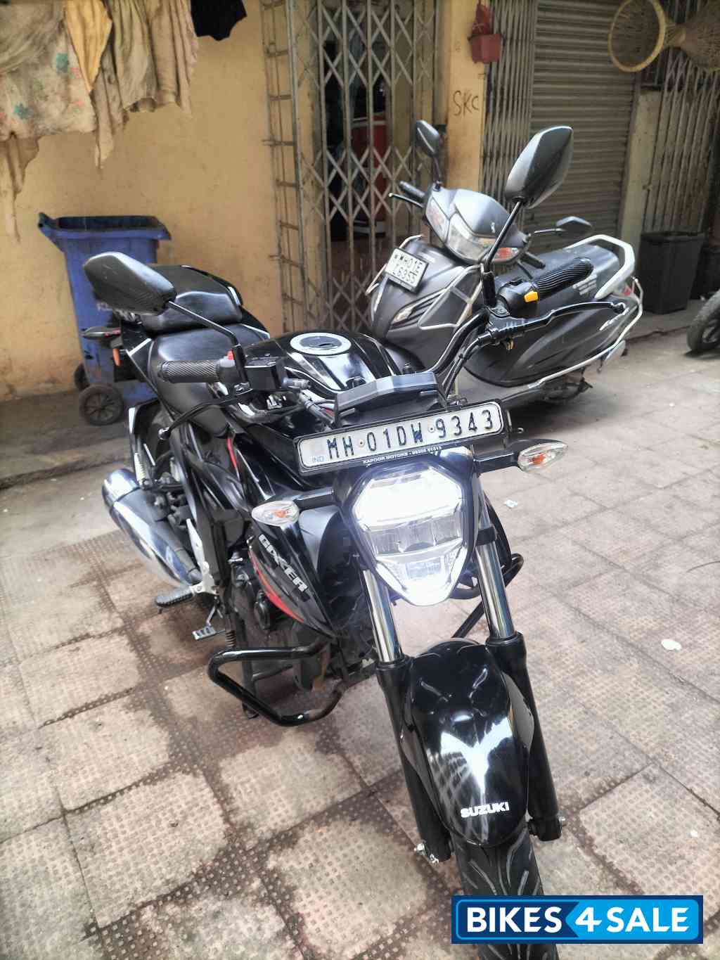Black Suzuki Gixxer BS6