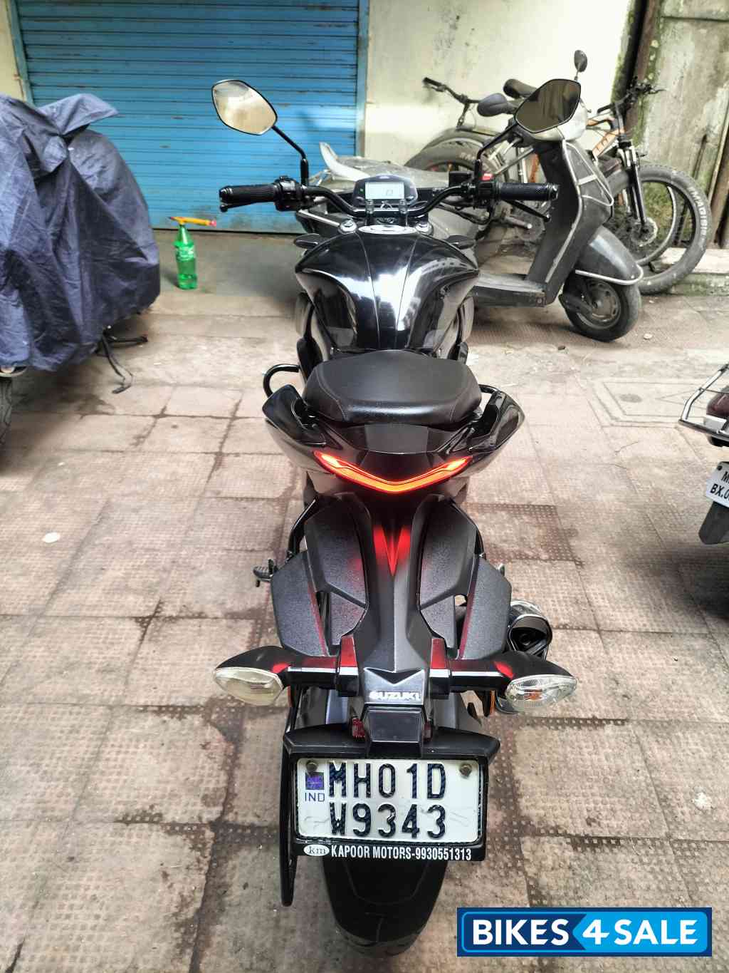 Black Suzuki Gixxer BS6