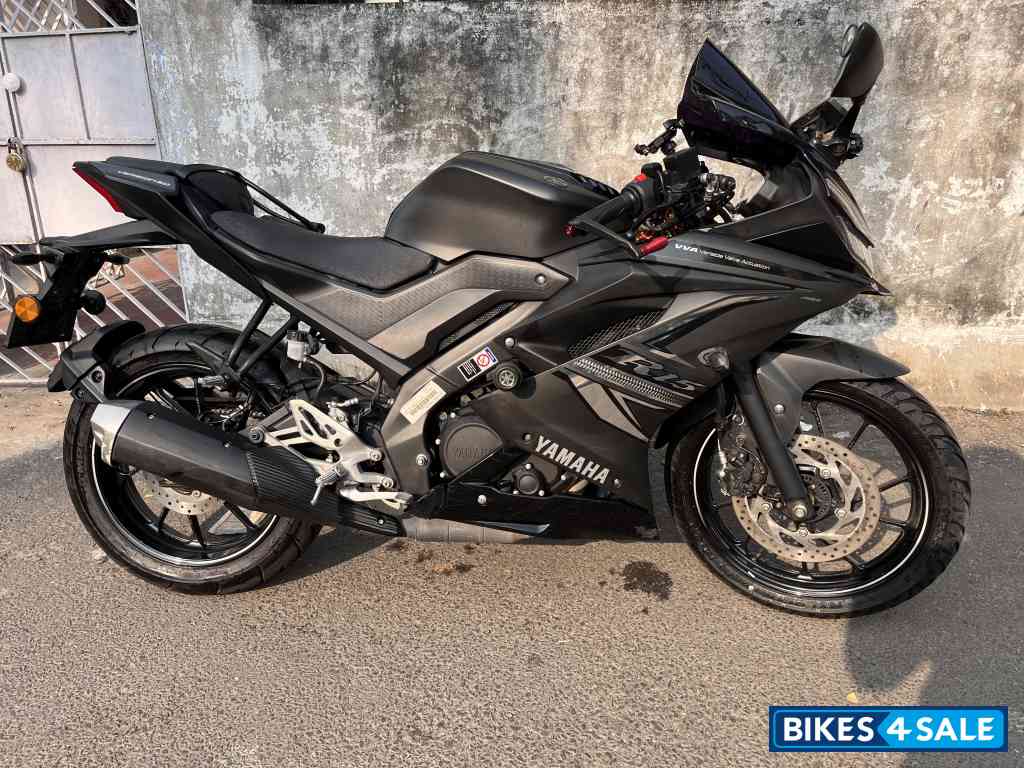 Black Yamaha YZF R15 V3