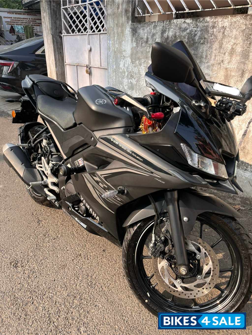 Black Yamaha YZF R15 V3