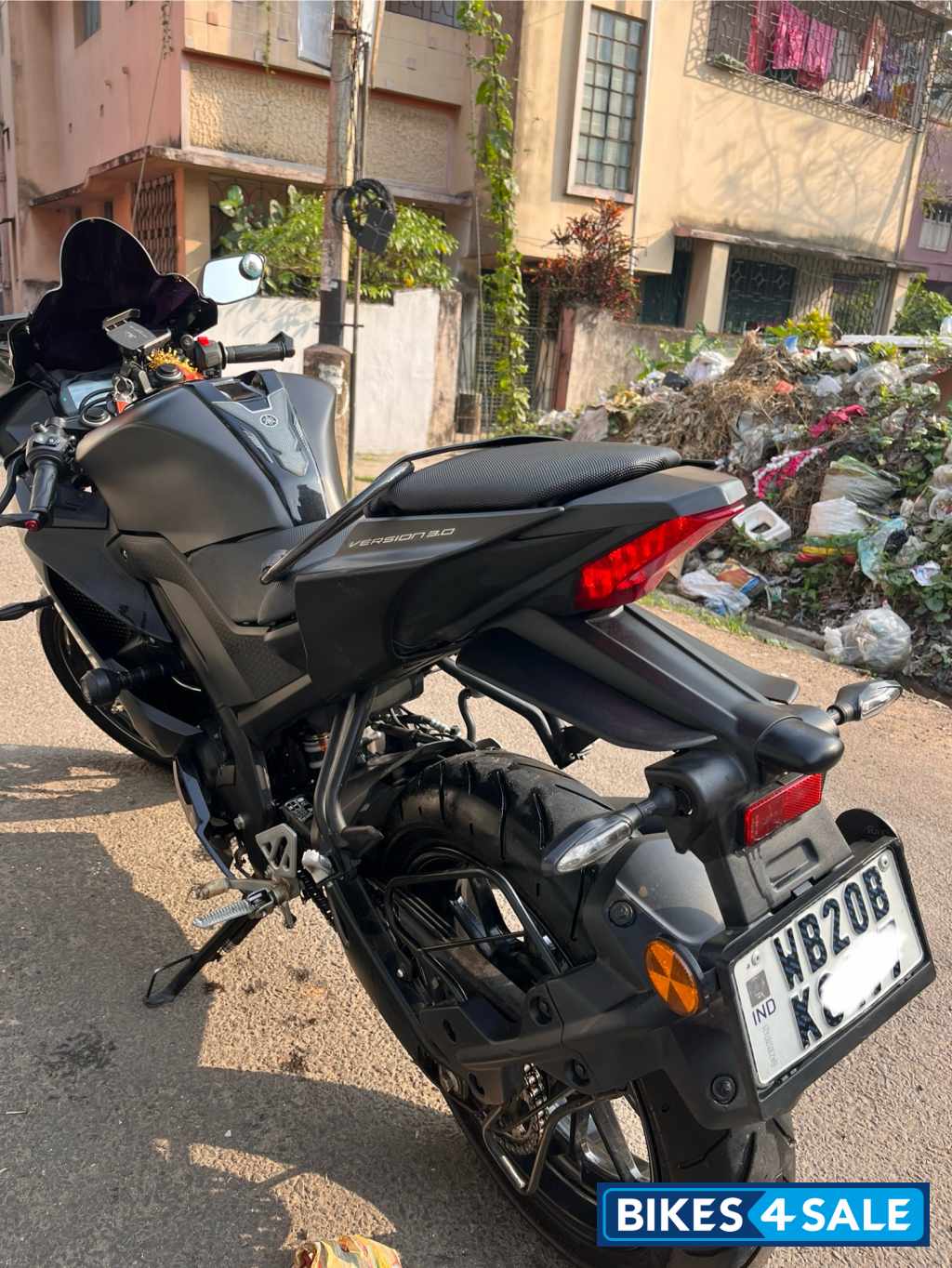 Black Yamaha YZF R15 V3