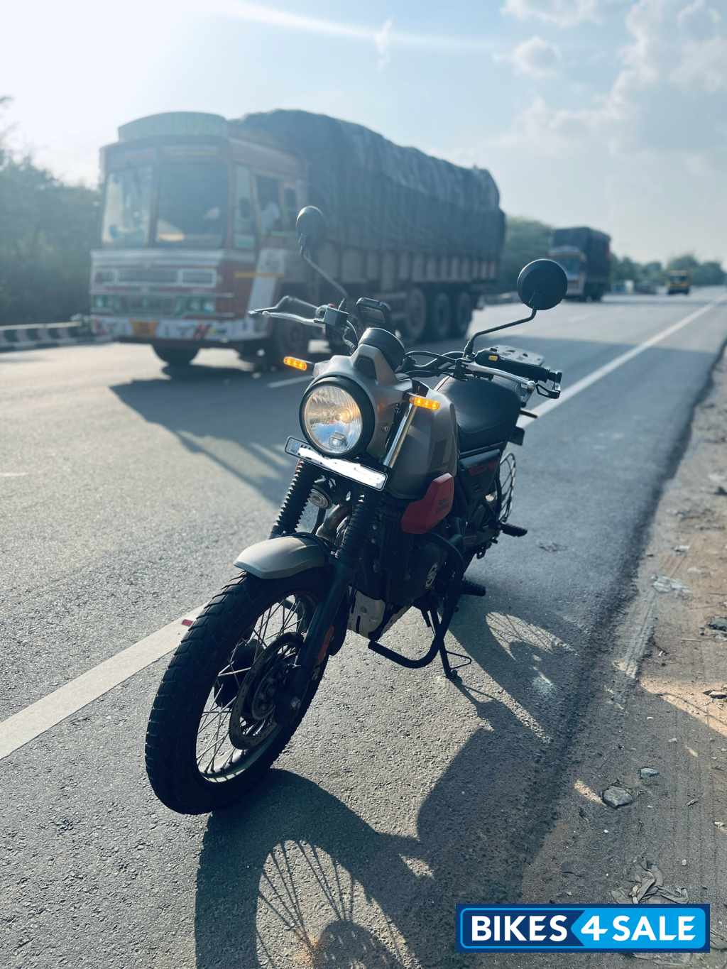 Graphite Red Royal Enfield Scram 411