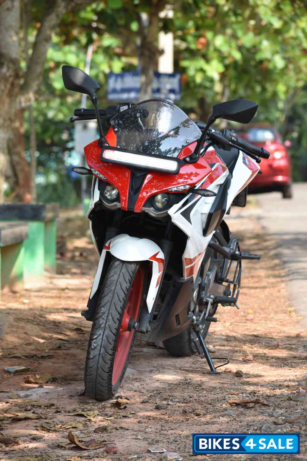 Bajaj Pulsar RS 200 ABS