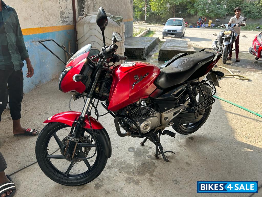 Red Bajaj Pulsar 150
