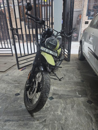 Yezdi Scrambler Dual Tone 2022 Model