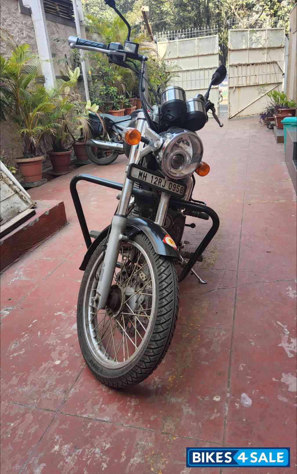 Black Royal Enfield Thunderbird 350