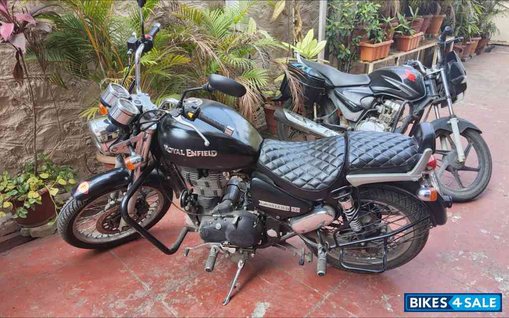 Black Royal Enfield Thunderbird 350