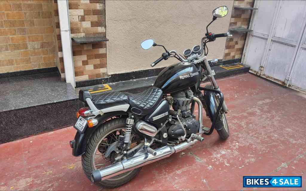 Black Royal Enfield Thunderbird 350