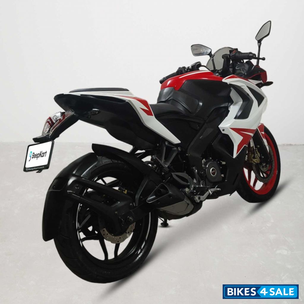 Bajaj Pulsar RS 200