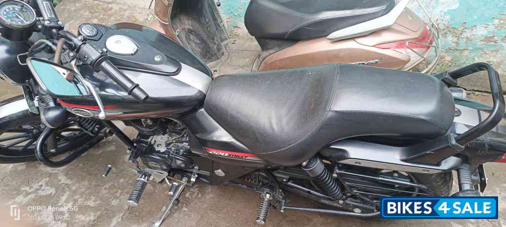 Bajaj Avenger Street 220