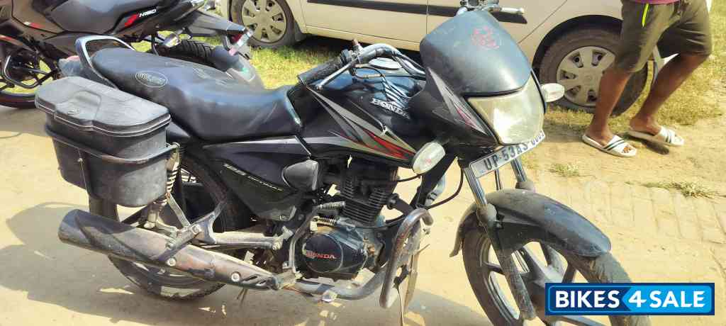 Black Honda Shine 125