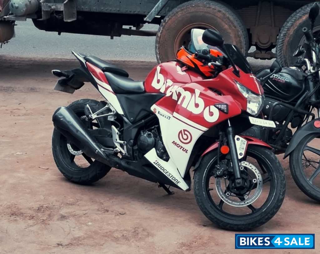Sport's Red Honda CBR 250R ABS