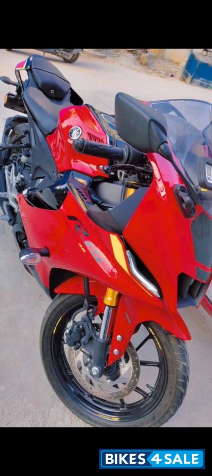 Yamaha R15 V4
