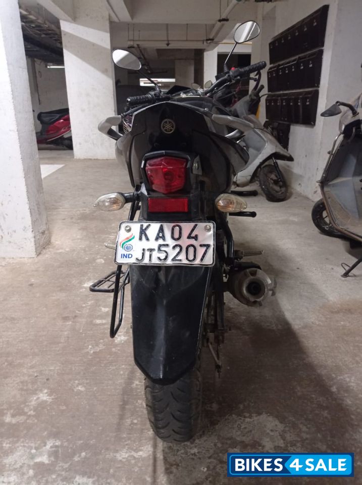 Black Yamaha FZ16