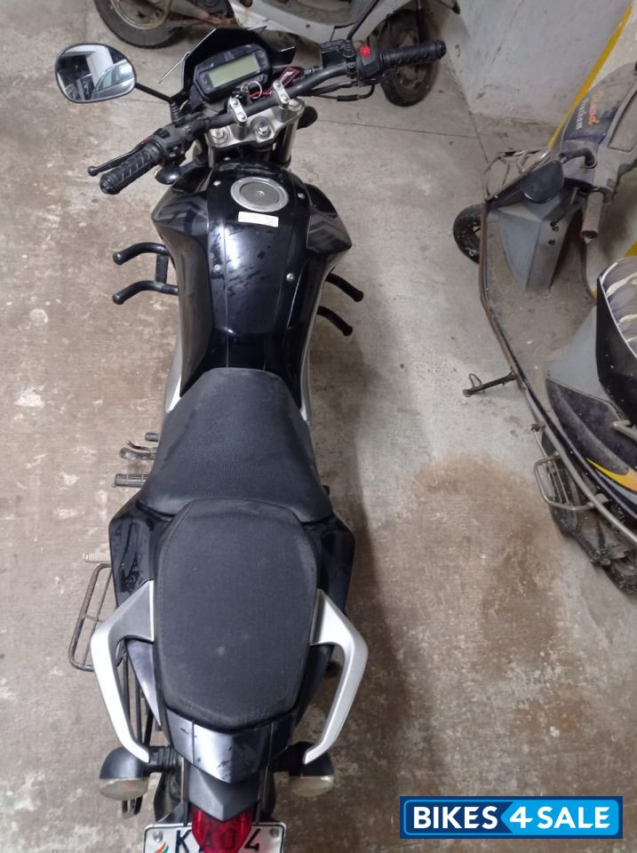 Black Yamaha FZ16