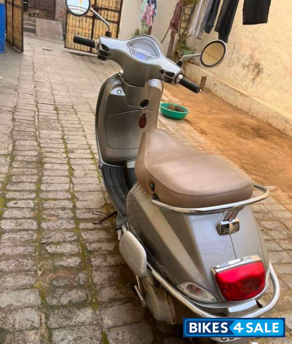 Silver Vespa VXL 125