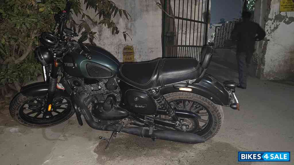 Yezdi Roadster Dark