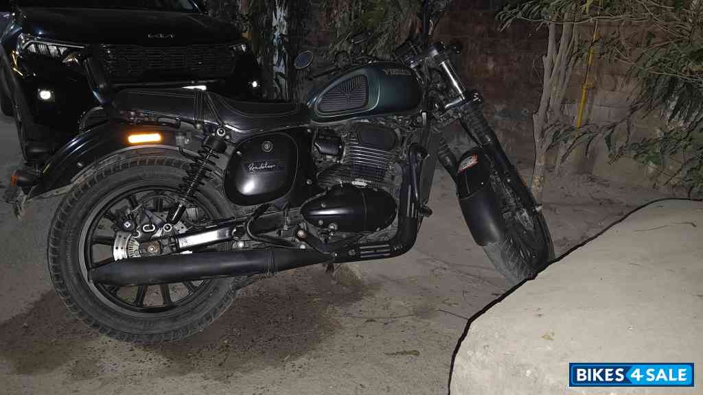 Yezdi Roadster Dark Yezdi Roadster Dark