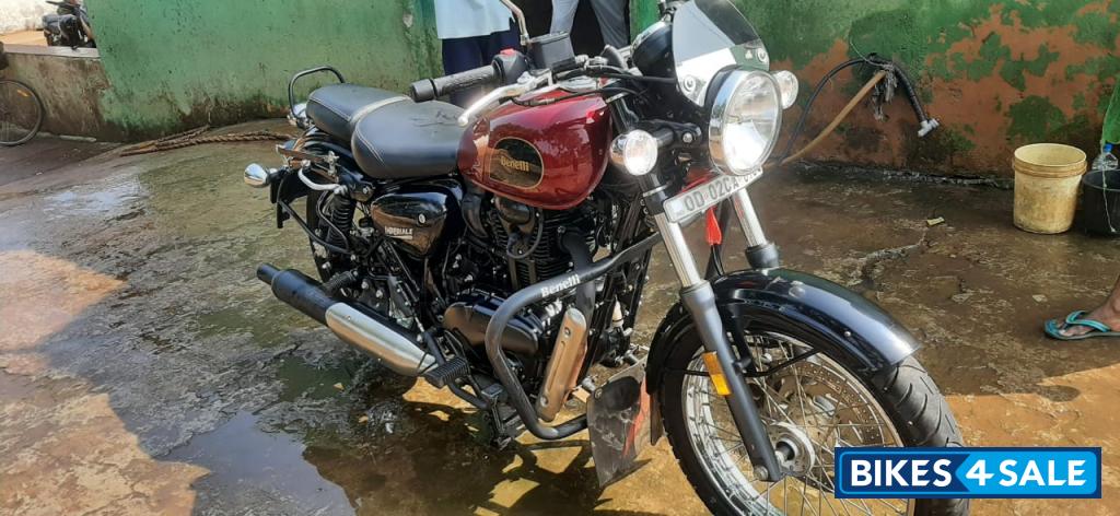 Red Benelli Imperiale 400 BS6