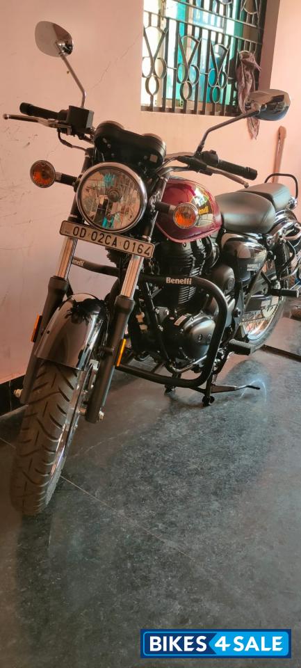 Red Benelli Imperiale 400 BS6