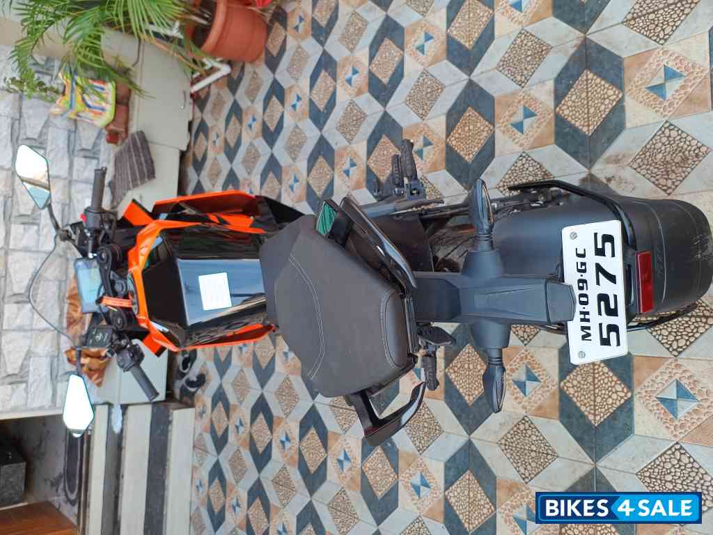 Ebony Black Met KTM RC 200 2022