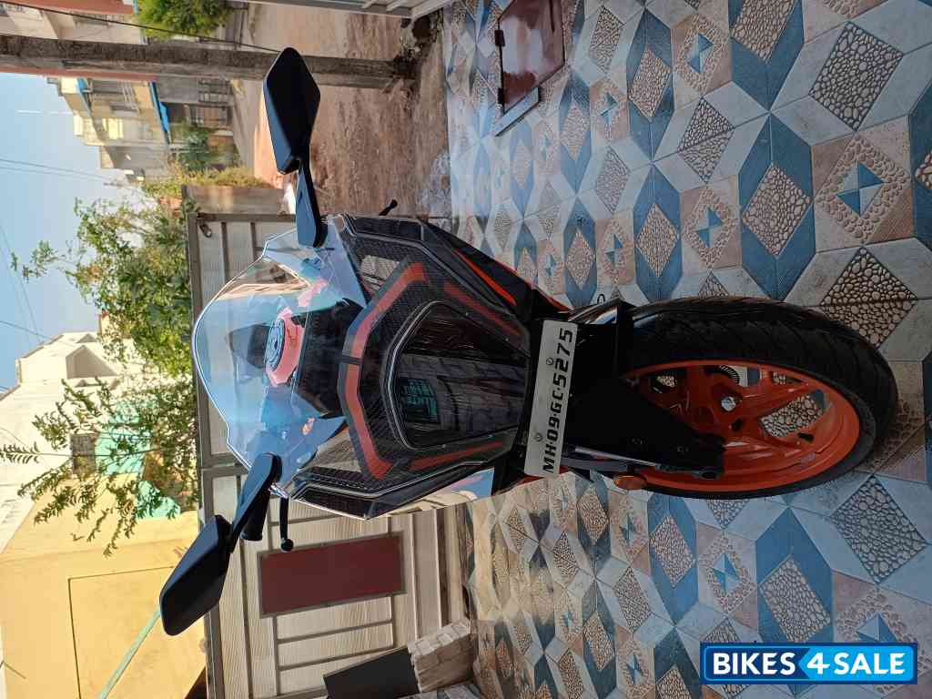 Ebony Black Met KTM RC 200 2022