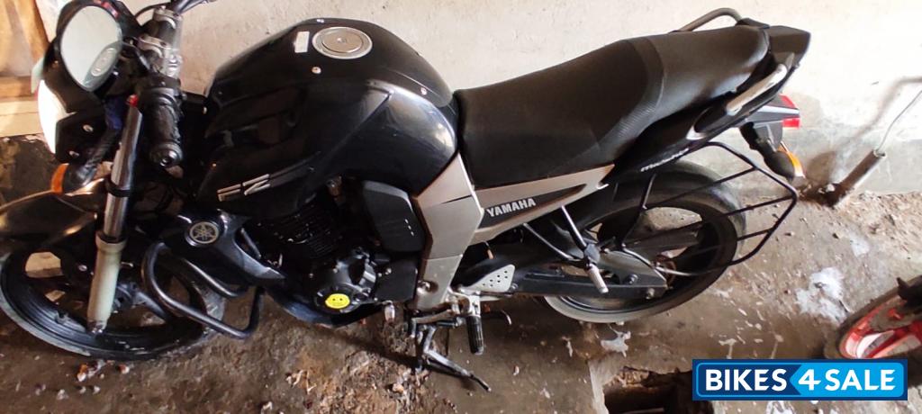 Black Yamaha FZ16