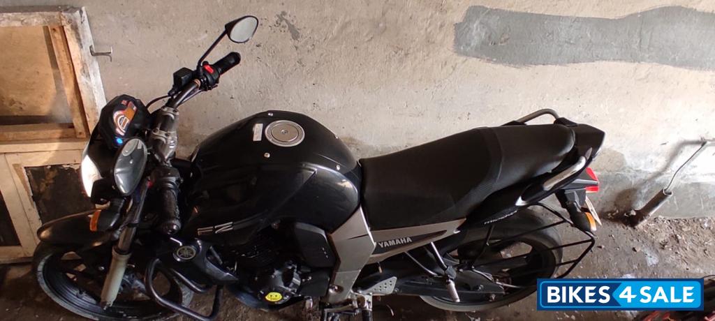Black Yamaha FZ16