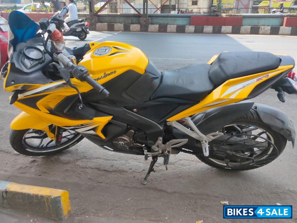 Bajaj Pulsar RS 200