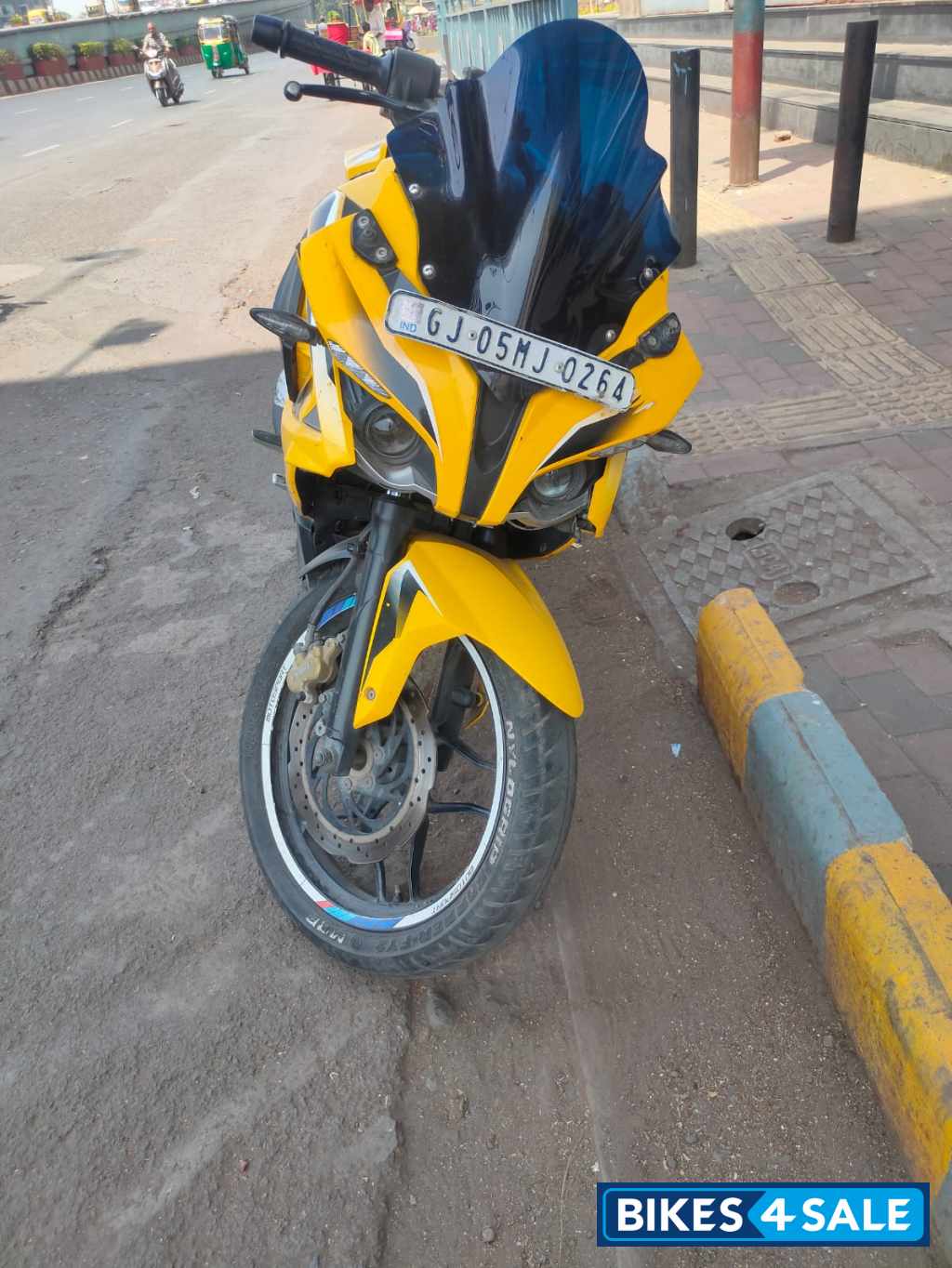 Bajaj Pulsar RS 200