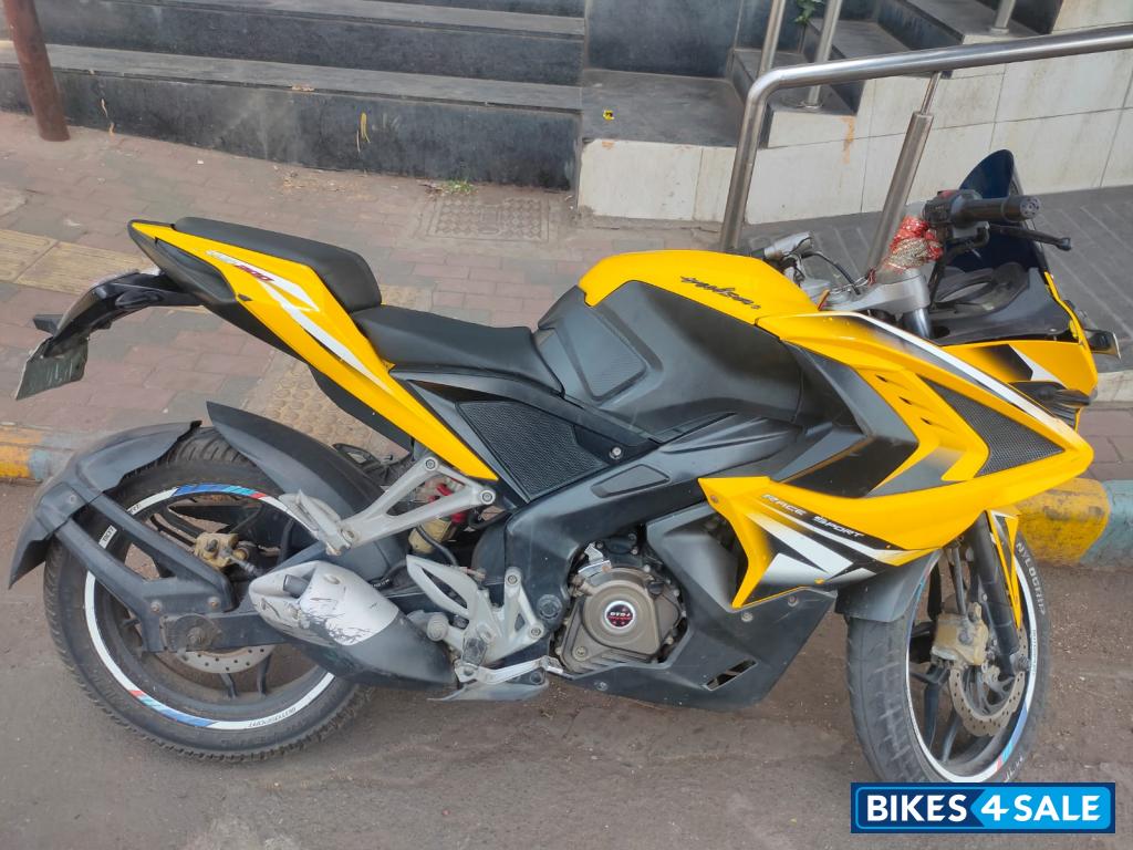Bajaj Pulsar RS 200