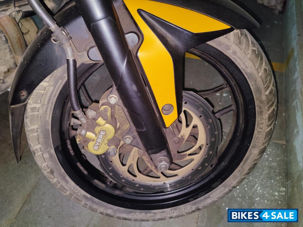 Yellow Bajaj Pulsar 200 NS