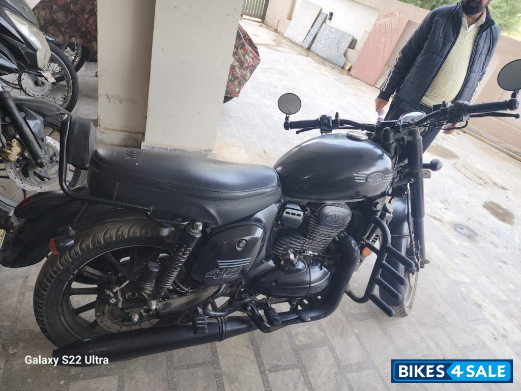 Jawa 42 Dual Channel ABS AllStar Black