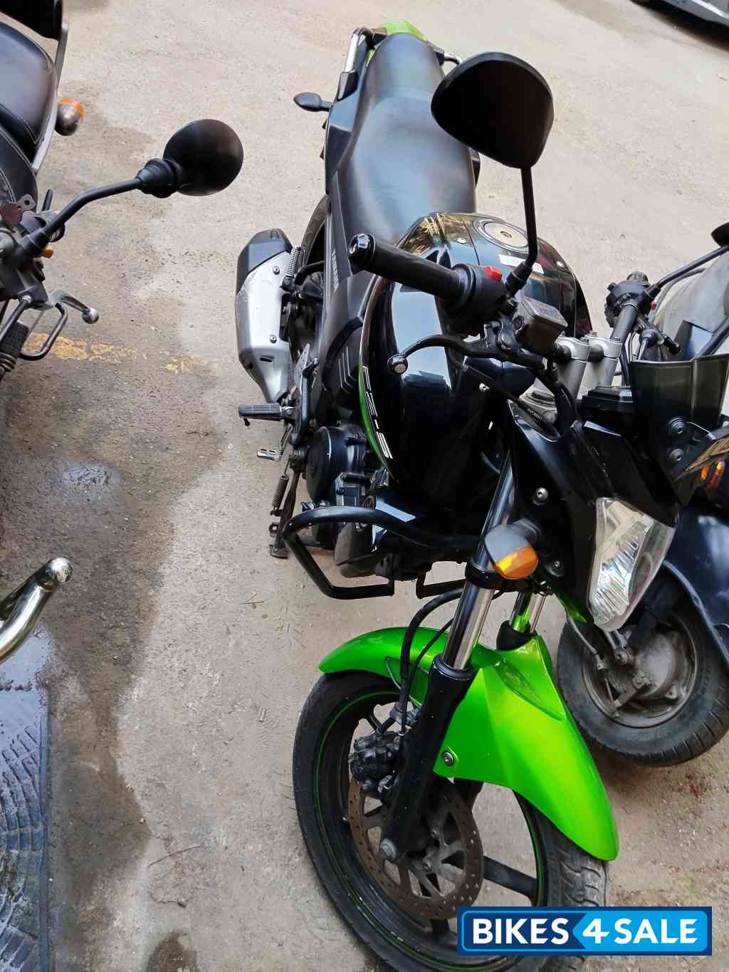 Black-green Yamaha FZ-S