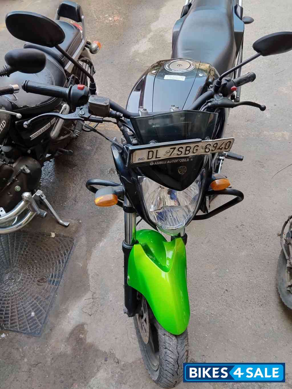 Black-green Yamaha FZ-S
