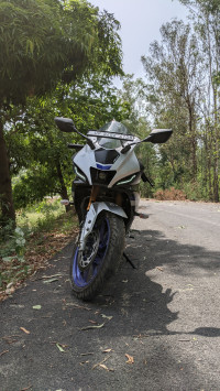 White Metallic Yamaha R15M