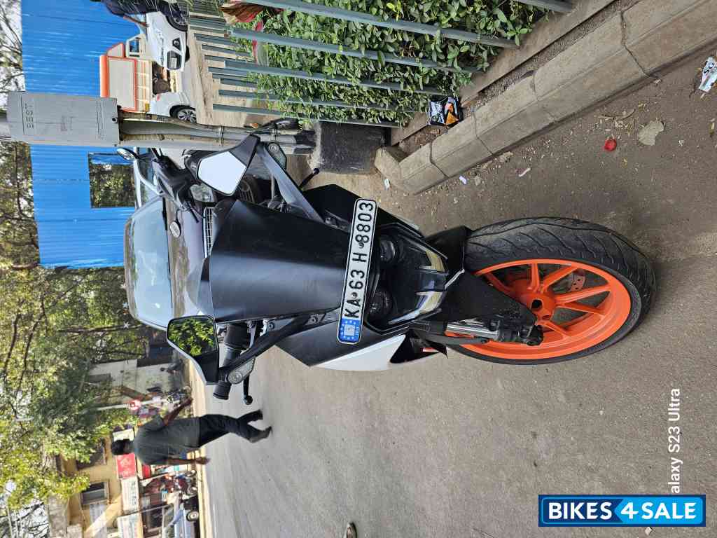 White Orange KTM RC 200