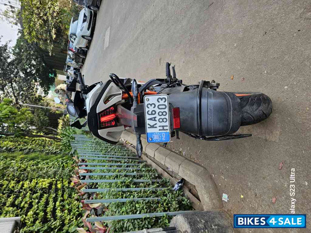 White Orange KTM RC 200