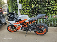 White Orange KTM RC 200