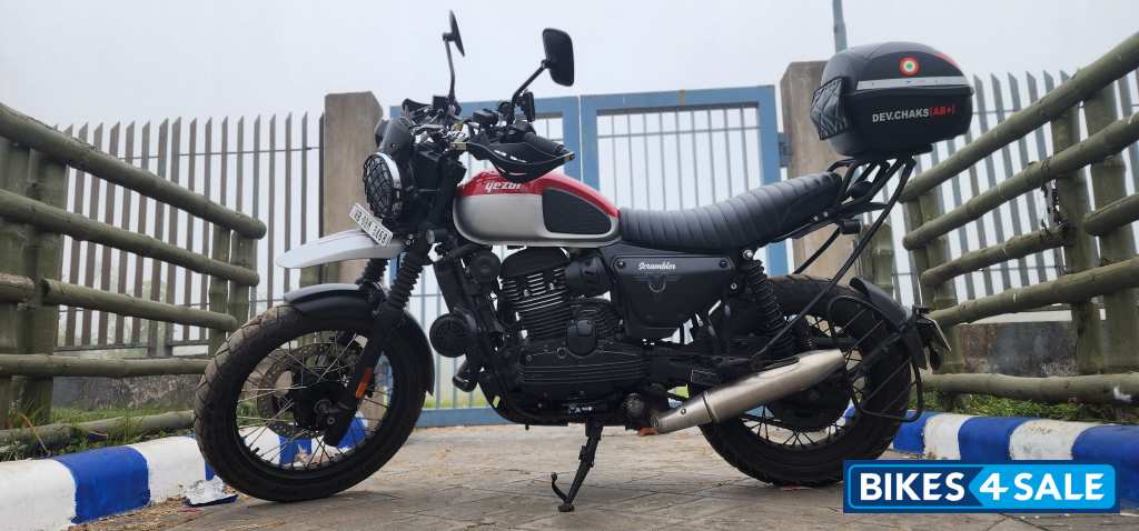 Yezdi Scrambler Dual Tone