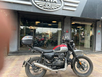 Yezdi Scrambler Dual Tone