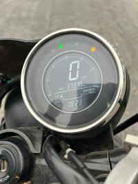 Yezdi Scrambler Dual Tone