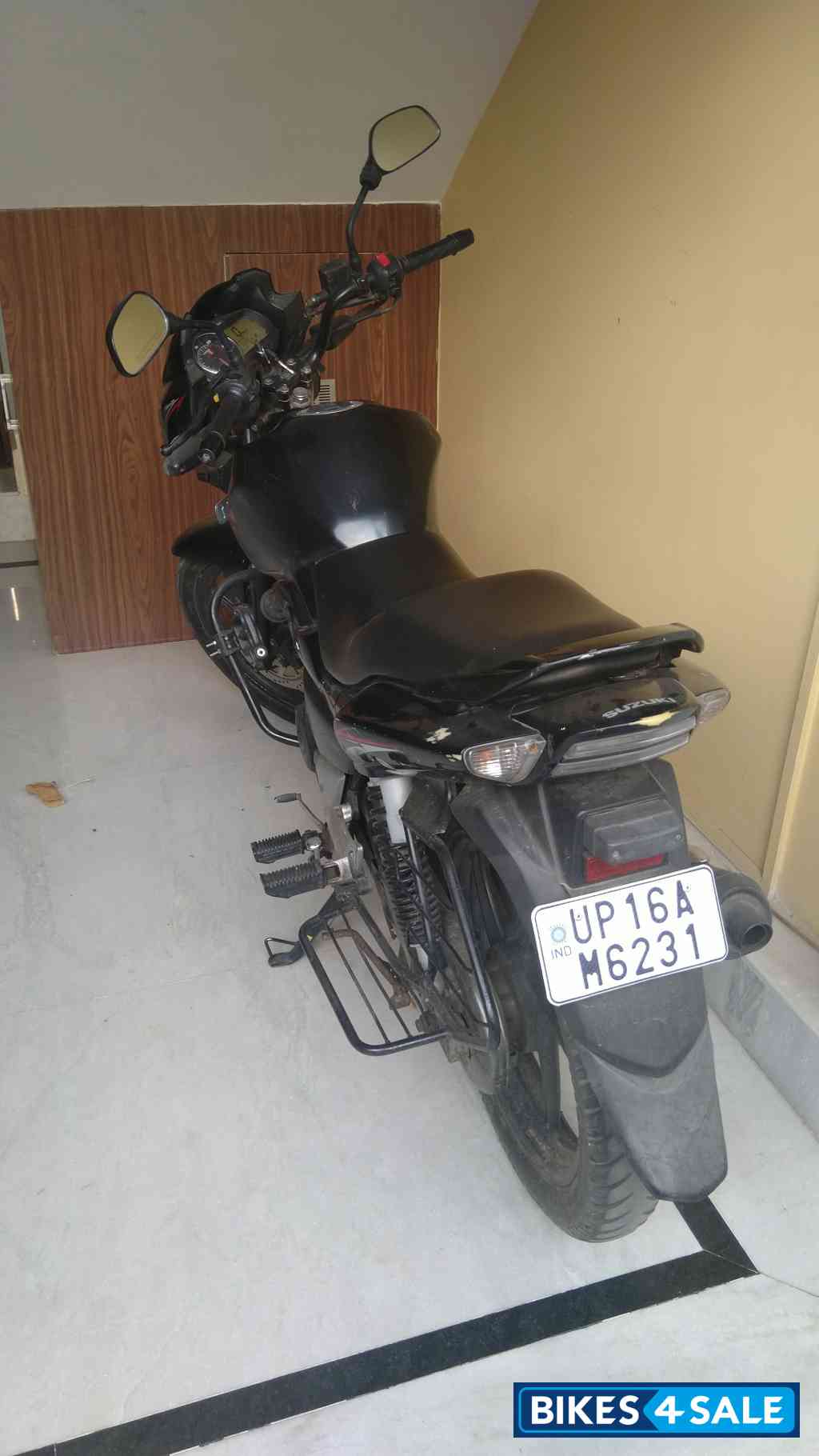 Black Suzuki GS 150R