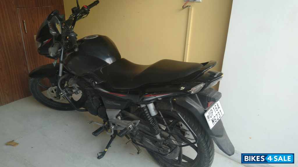 Black Suzuki GS 150R